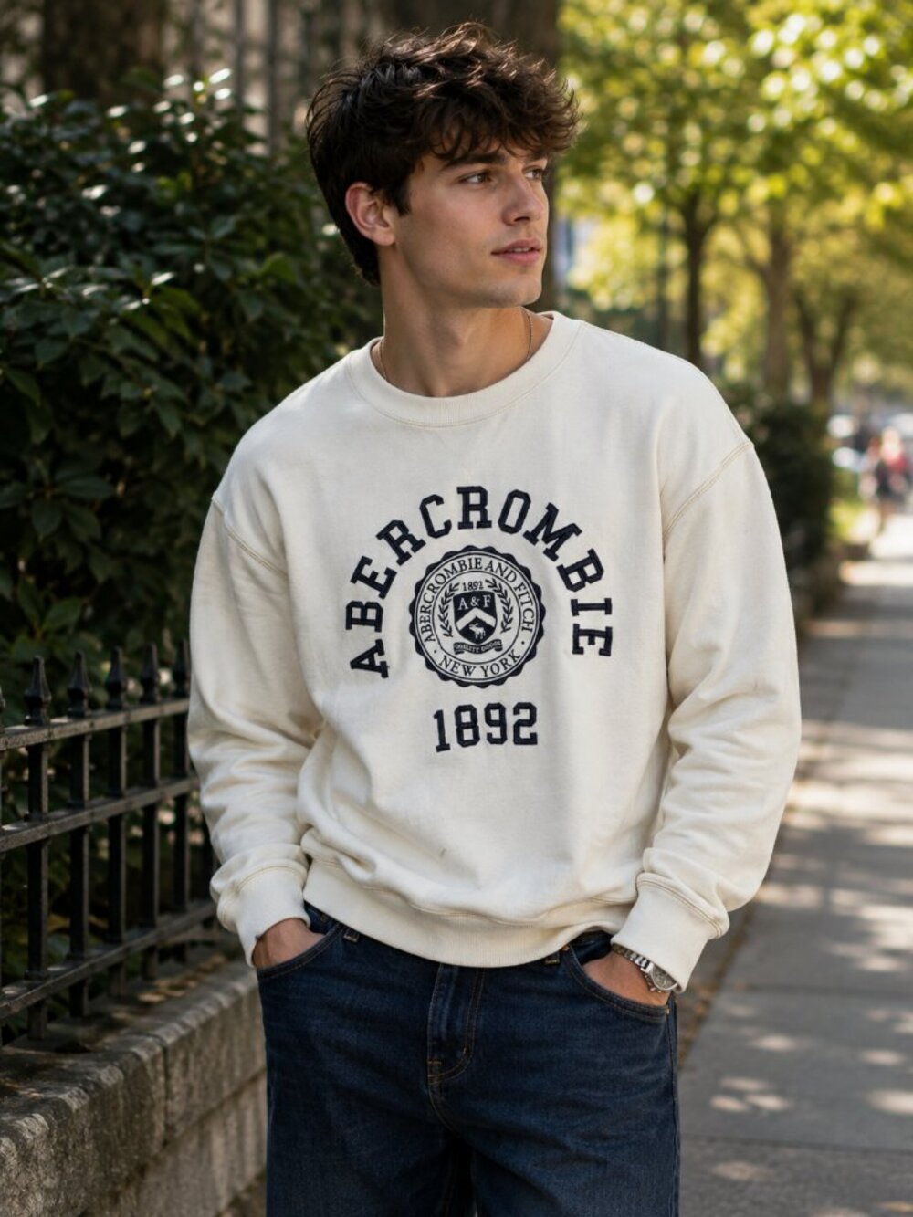 Abercrombie & Fitch Men’s 1892 Cream Graphic Crewneck Sweatshirt Pullover Size L